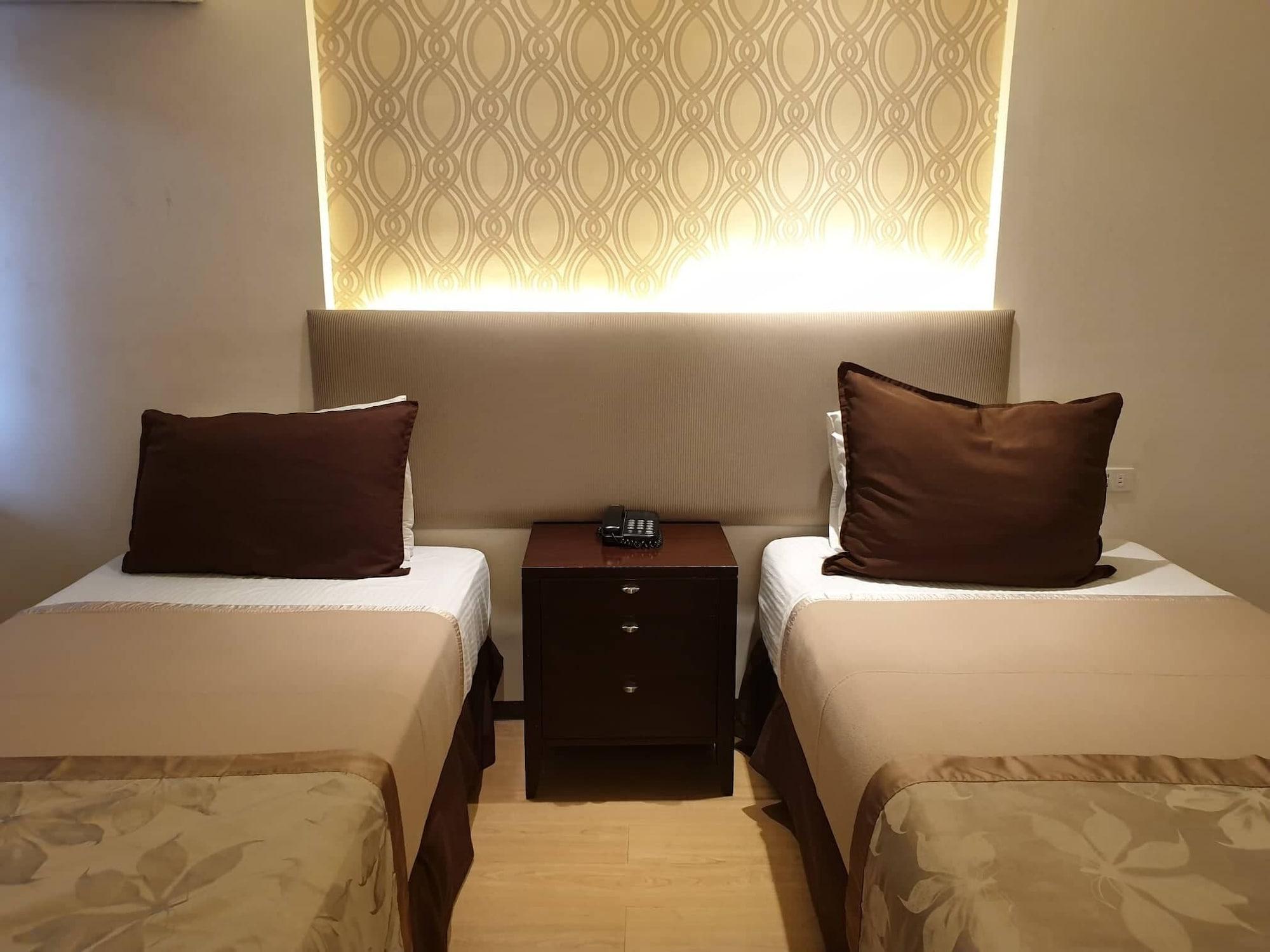 Imperial Palace Suites เกซอนซิตี้ ภายนอก รูปภาพ