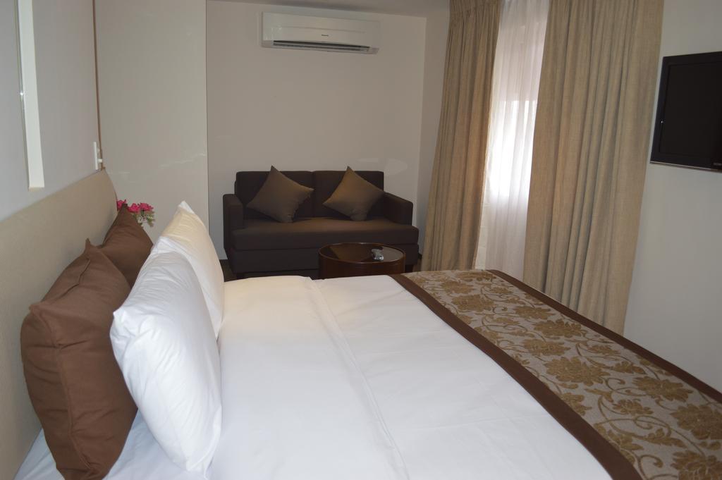 Imperial Palace Suites เกซอนซิตี้ ภายนอก รูปภาพ