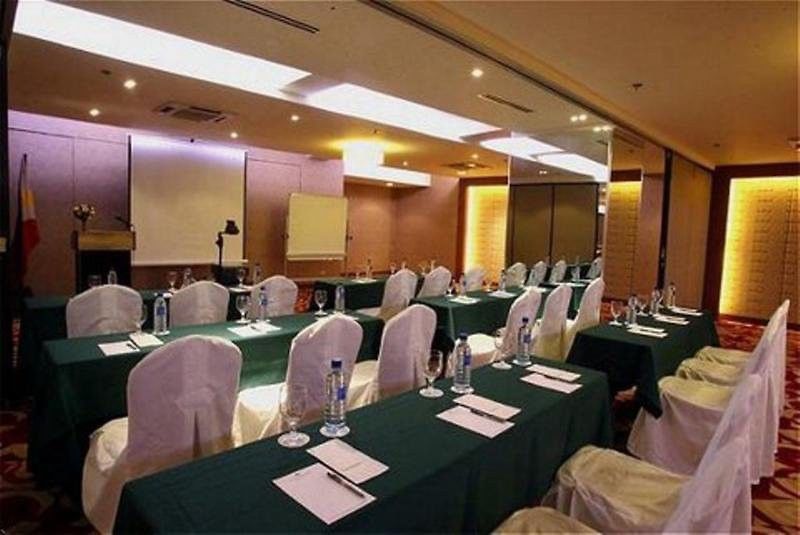 Imperial Palace Suites เกซอนซิตี้ ภายนอก รูปภาพ