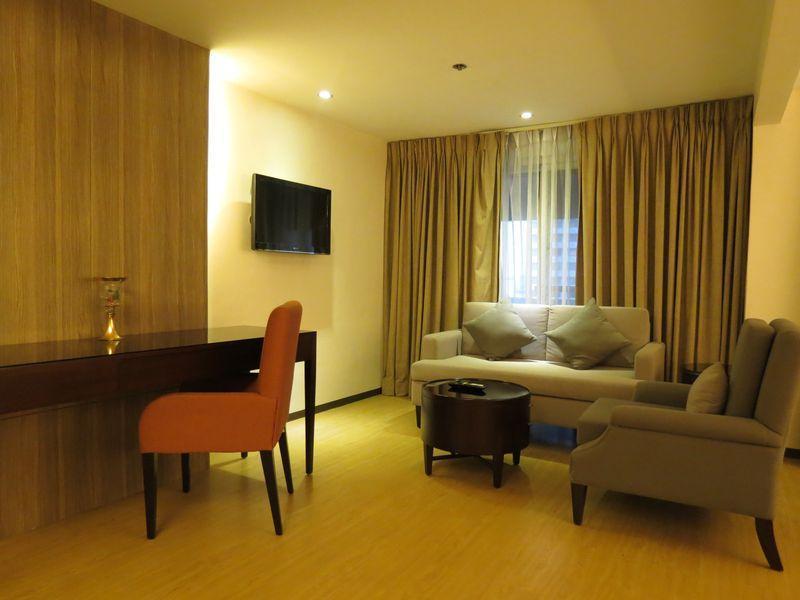 Imperial Palace Suites เกซอนซิตี้ ภายนอก รูปภาพ