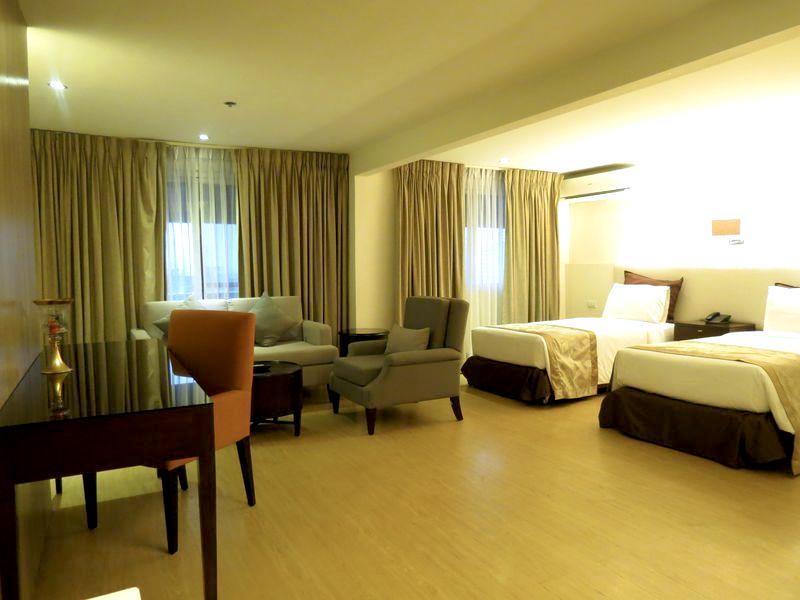 Imperial Palace Suites เกซอนซิตี้ ภายนอก รูปภาพ