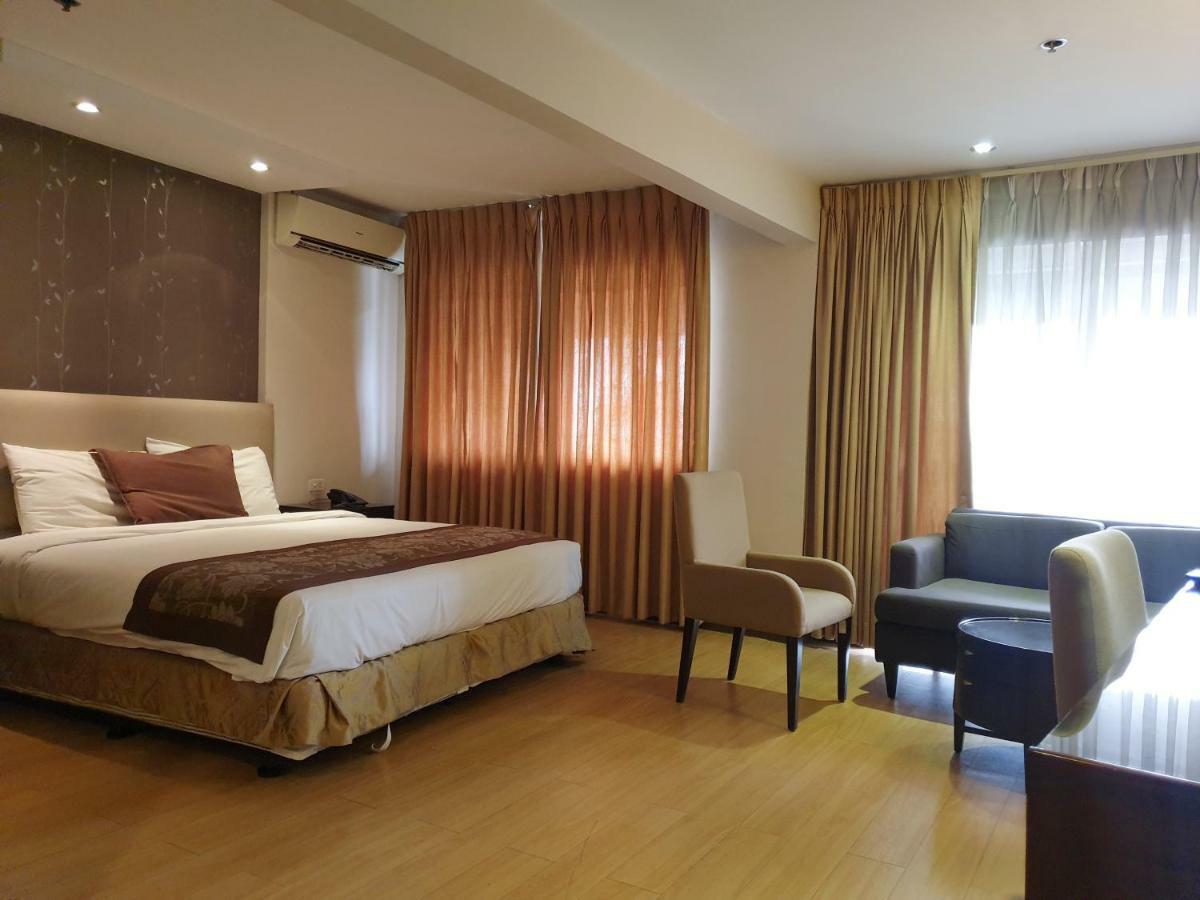 Imperial Palace Suites เกซอนซิตี้ ภายนอก รูปภาพ