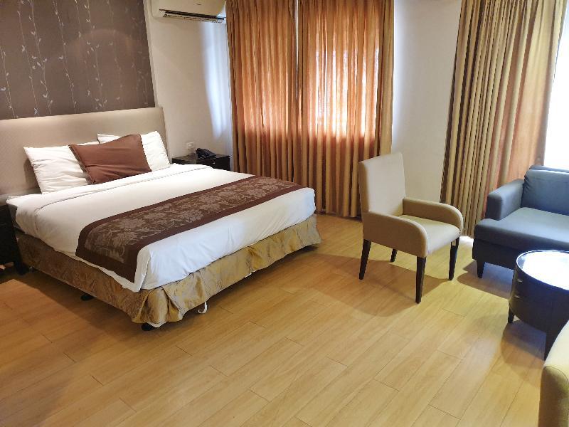 Imperial Palace Suites เกซอนซิตี้ ภายนอก รูปภาพ