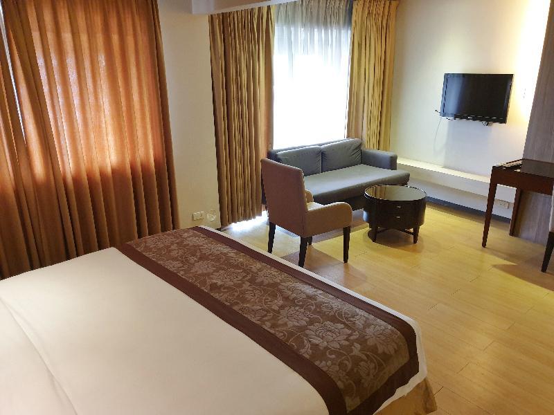 Imperial Palace Suites เกซอนซิตี้ ภายนอก รูปภาพ